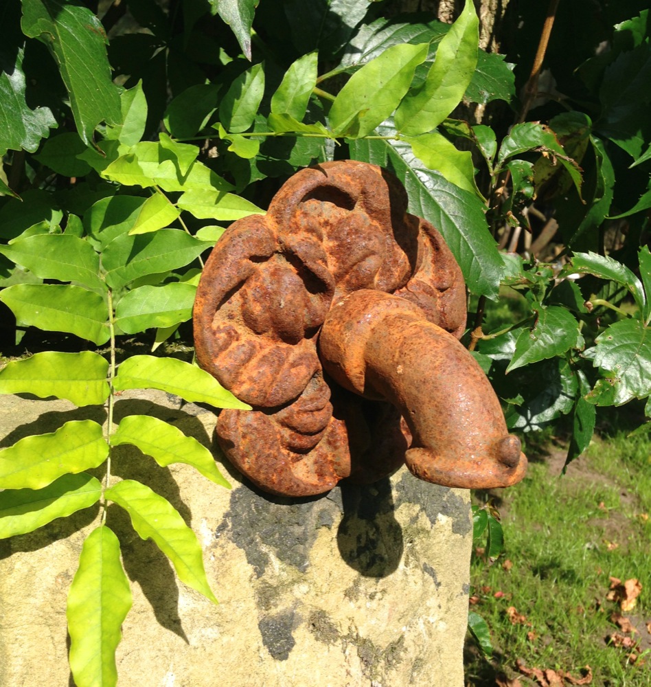 Wandbrunnen-Speier nach antiker Vorlage -Wasserauslauf -Stein-Brunnen Rosenblüte