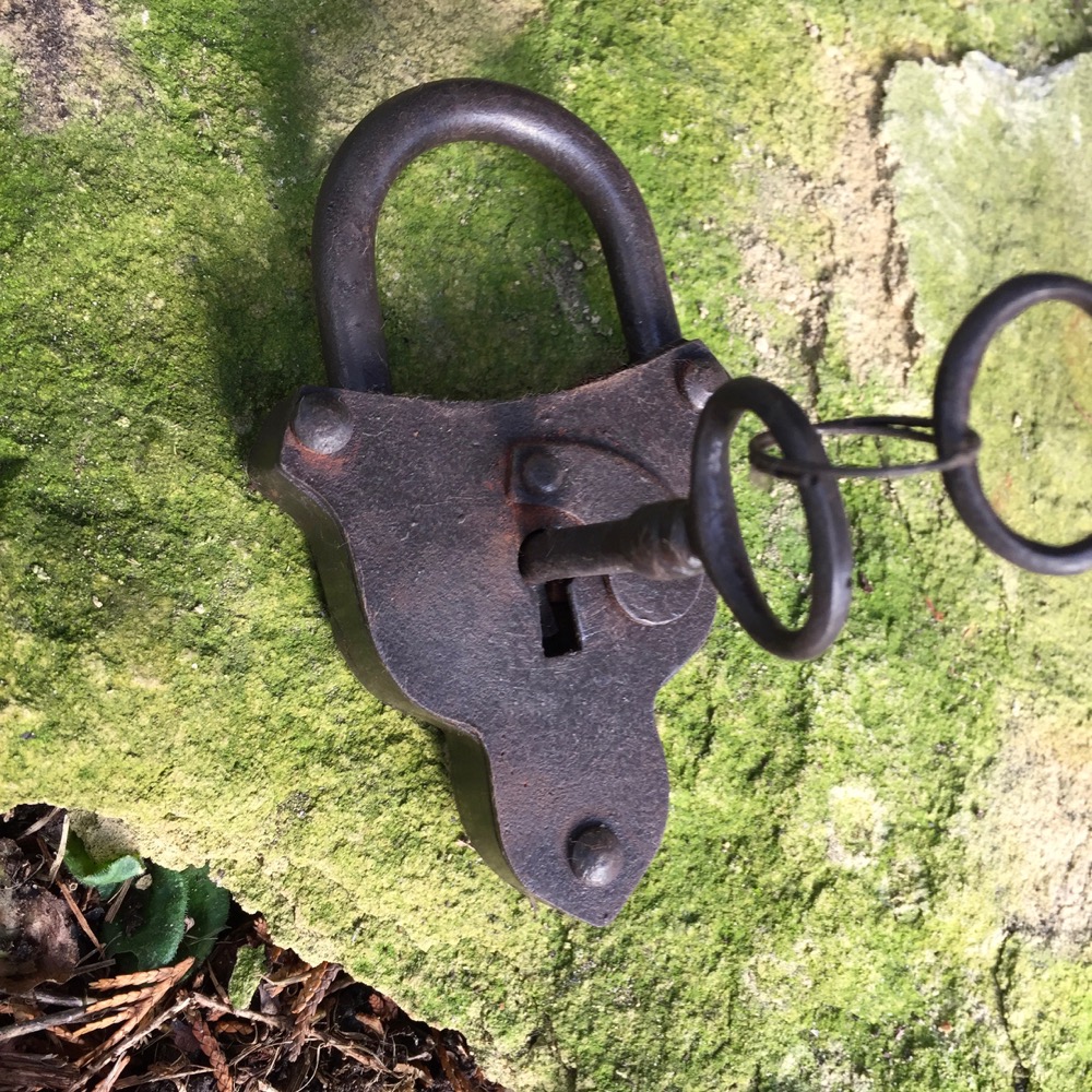 Schloss antik Vorhängeschloss Antike Schlösser Bügelschloss Mittelalter Verliess