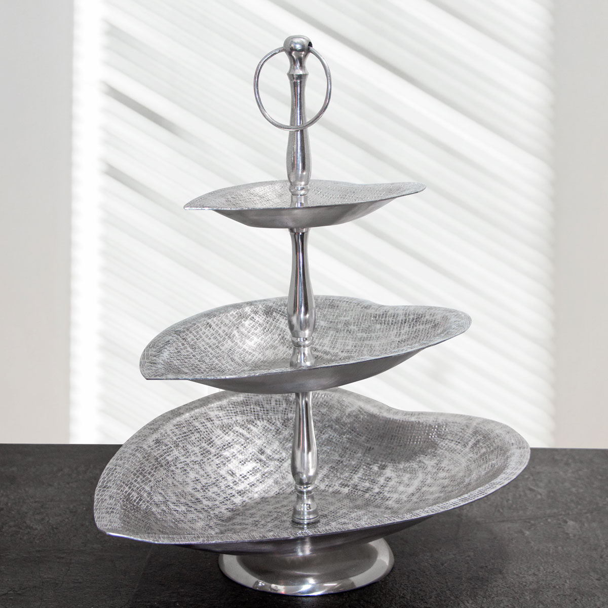 Etagere, 3 Etagen, Groß, Herzförmig,  Aluminium, geriffelt, Auslage