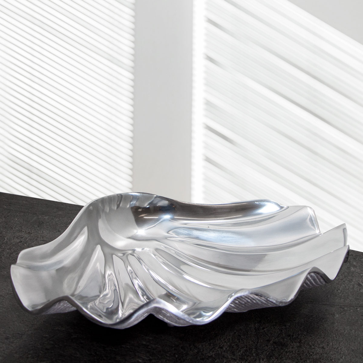 Tablett aus Aluminium, Muschelform, groß, Auslage