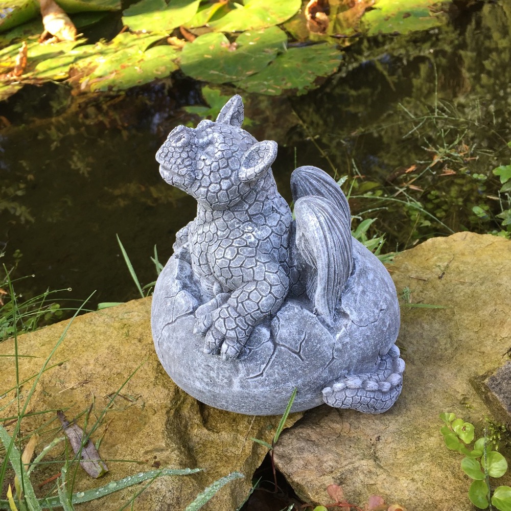 Steinfigur Dinosaurier Baby im Ei - Drachenfigur Tierfigur Kleiner Drache im Ei