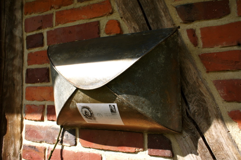 Briefkasten im Briefformat, Wand Postkasten, Zink-Ambiente, Briefkasten Einstein