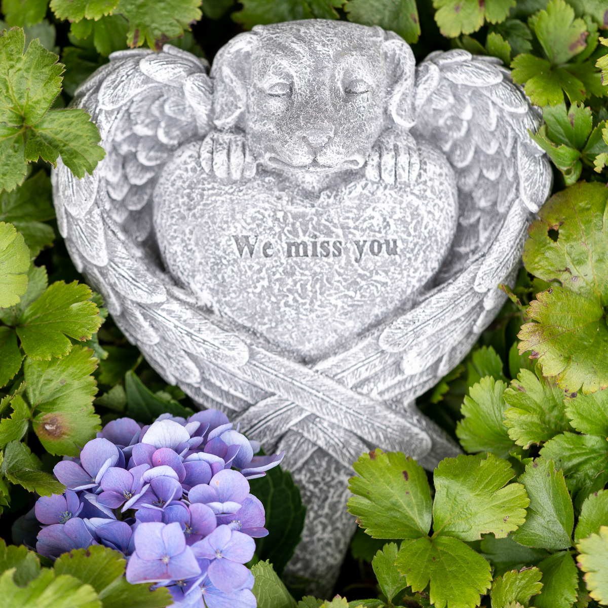 Grabschmuck Herz mit Hund „We miss you“ | Steinguss, grau | H 6cm x T 21cm