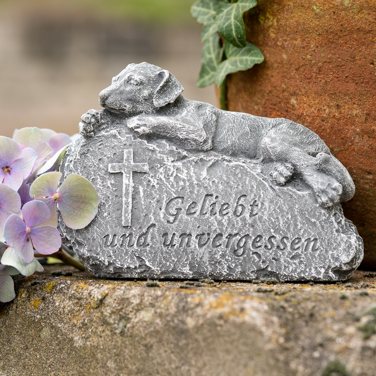 Hund liegend | Steinguss, grau | H 9cm x T 4cm