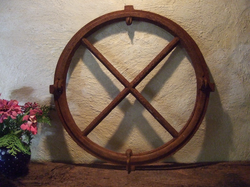 Eisenfenster ländlich-altes Gusseisen Stallfenster wie antik Fenster, rund klapp