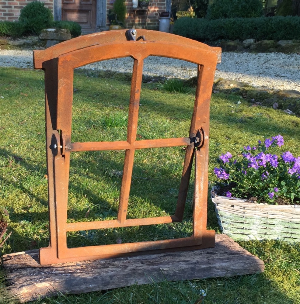 Eisenfenster zum Öffnen Stallfenster zum Kippen, Fenster mit Klappe mit Klapptür