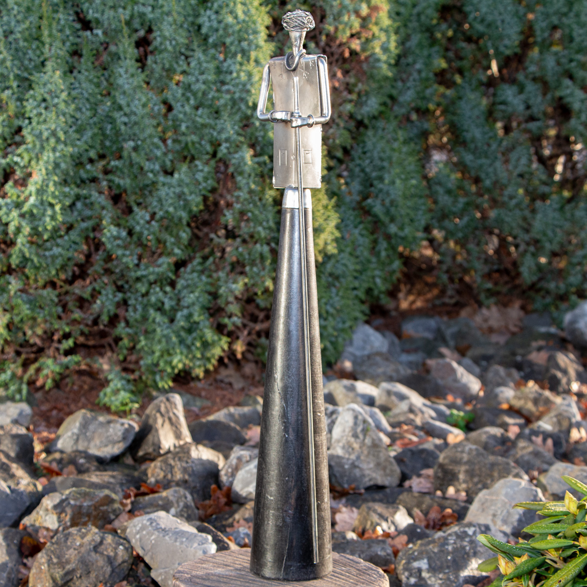 Eisenfigur - Groß -  Krieger - Alice im Wunderland - Herzkönigin - Holzsockel