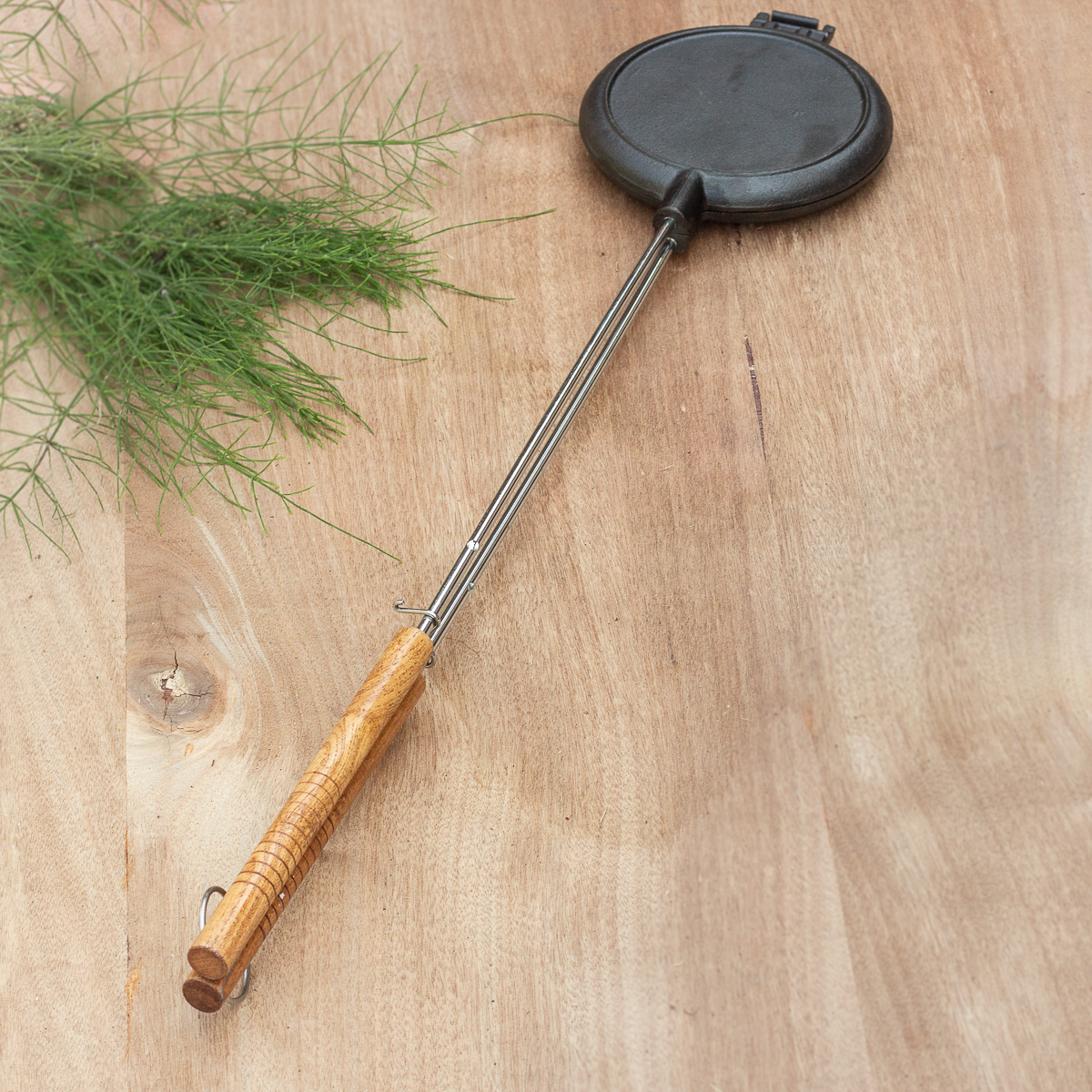 Waffeleisen für offenes Feuer, Grill und Gasherd, aus Gusseisen, langer Griff