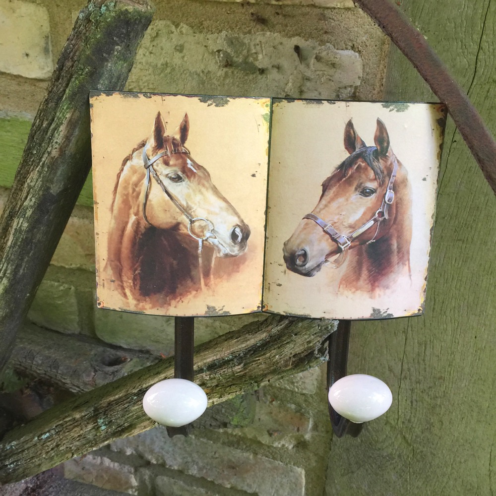 Historisch wirkende Pferde-Garderobe - Kleidergarderobe Wandgarderobe Pferd