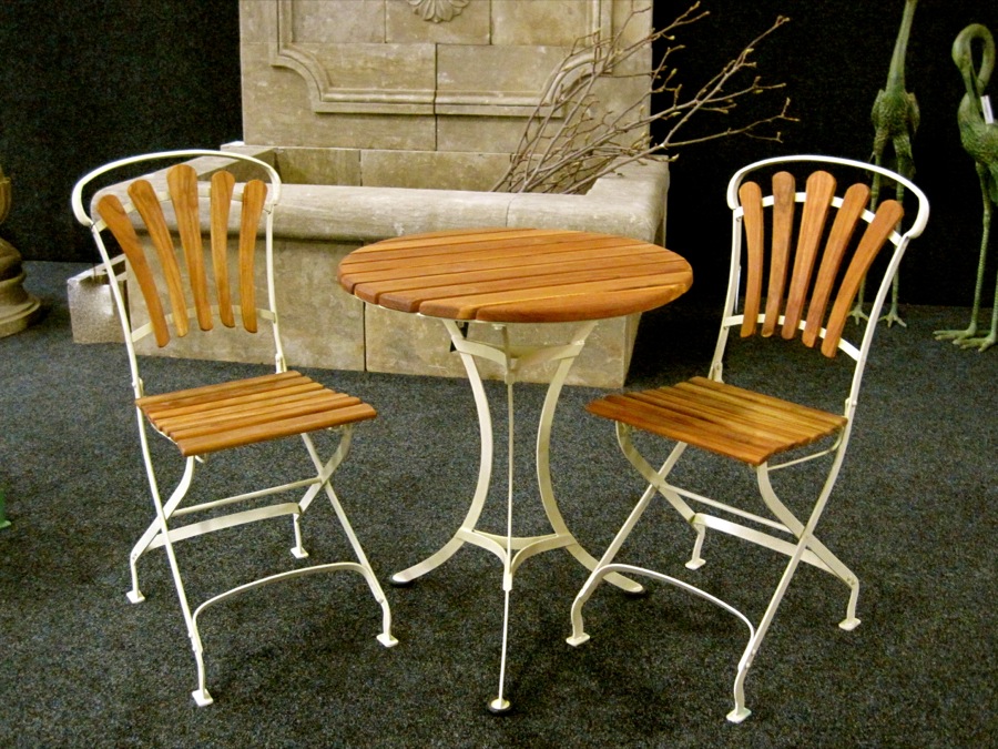 Bezaubernde Gartenmöbel, 2 Stühle klappbar+1 Tisch Metall mit Teakholz, D 60cm