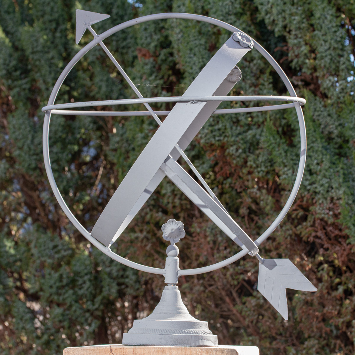 Sonnenuhr aus Eisen, Grau, dekorative Gartenuhr für  Terrasse und Garten