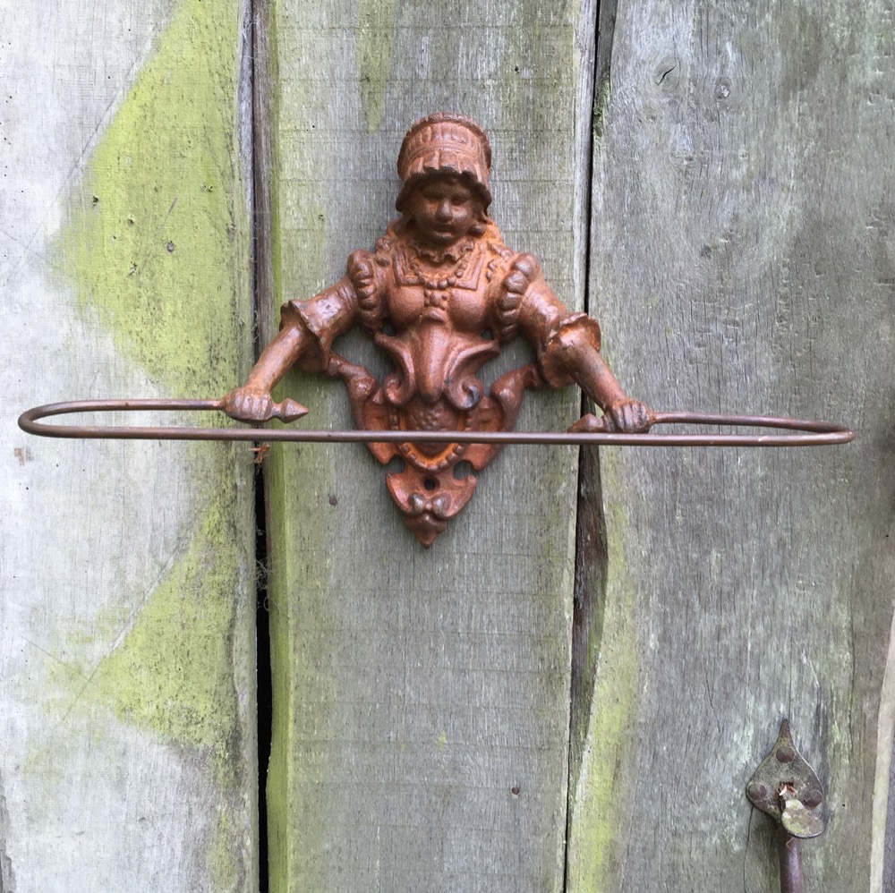 Handtuchhalter wie antik, Wanddekoration Gründerzeit Dame Halterung Gartengeräte