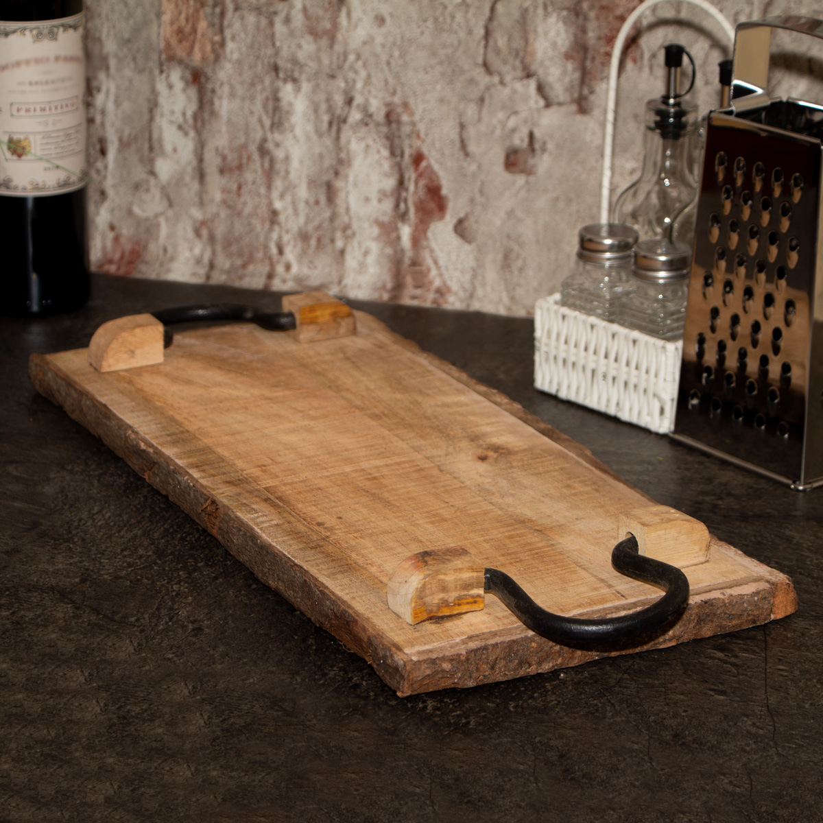 Rustikales Holzbrett mit Metallgriffen für Präsentation Dekoration - 53,5x23,0cm