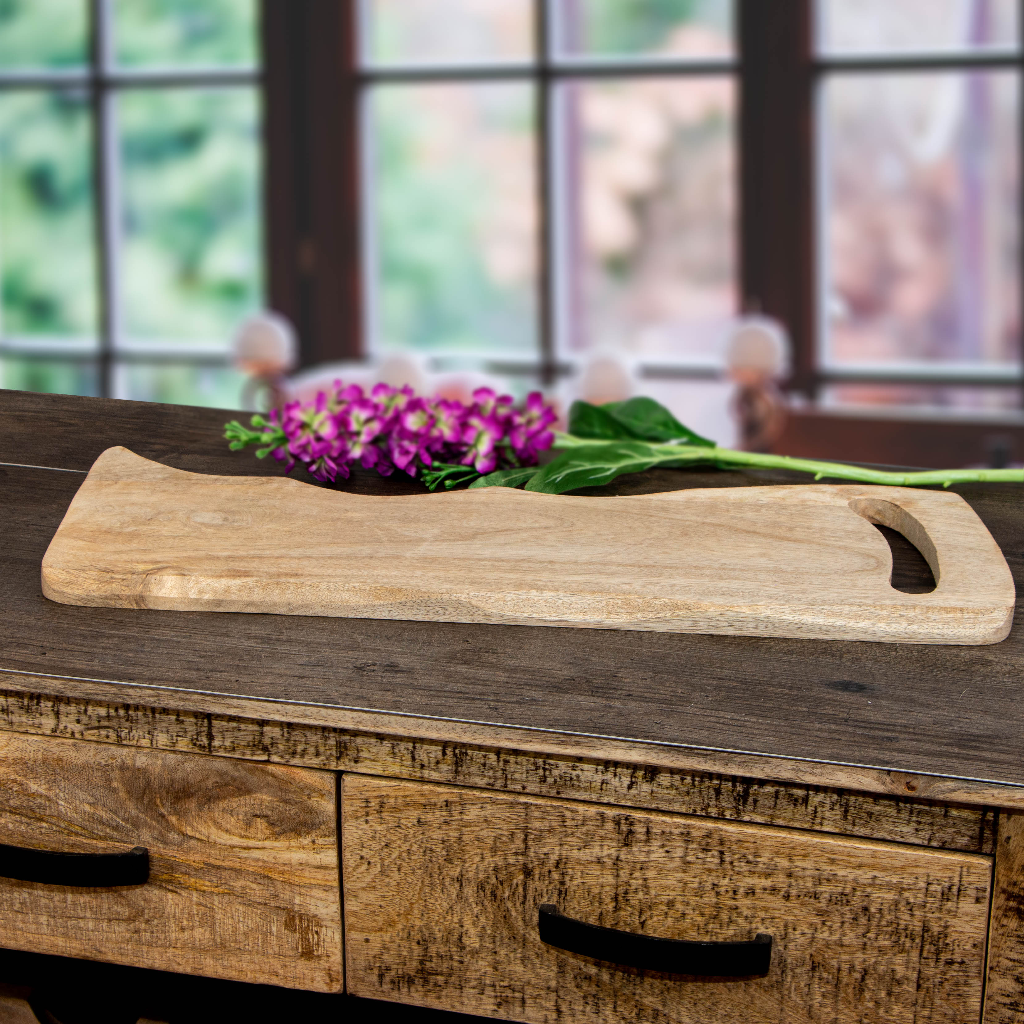 Holzbrett, Naturform, mit Tragegriff, Präsentation, Dekoration