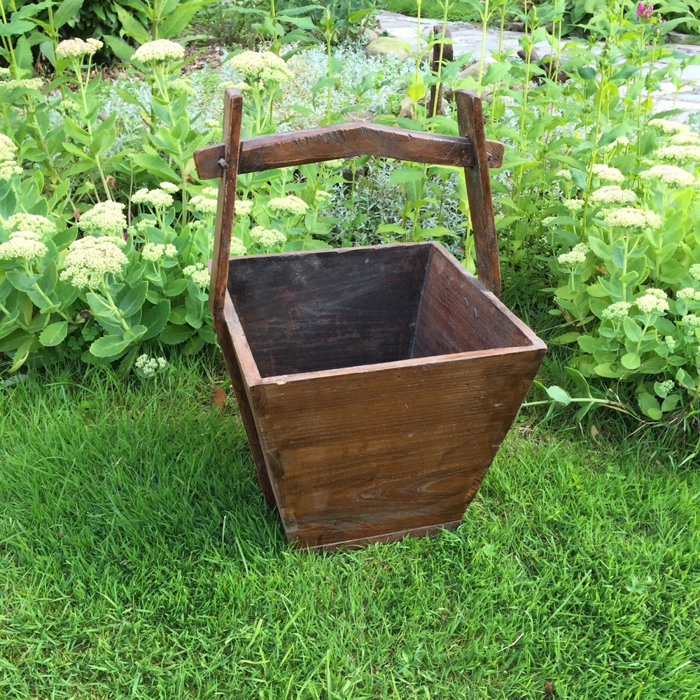 Antik-Eimer aus Holz, Brunneneimer Mittelalter Holzeimer massiv + Eisenbeschlag