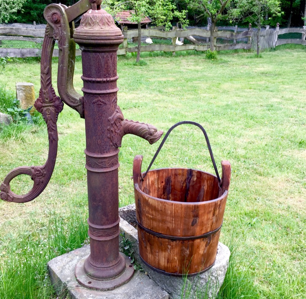 Mittelalterliche Brunnen Eimer Holz, antike Eimer Mittelalter-Feste, Holzeimer