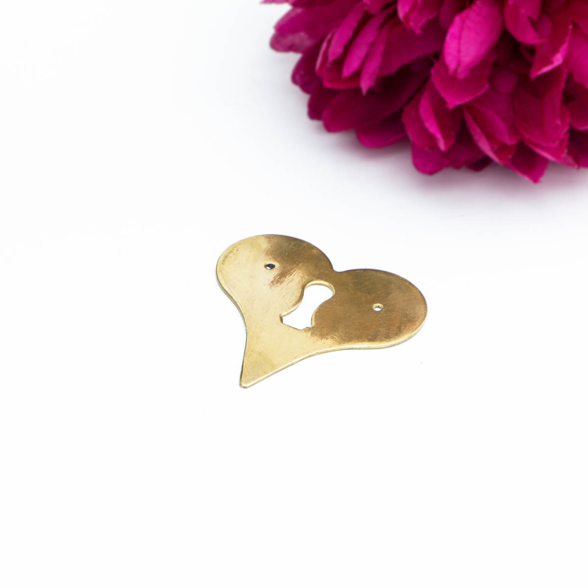 Schlüsselrosette für Möbel - Herzform Messing glanz