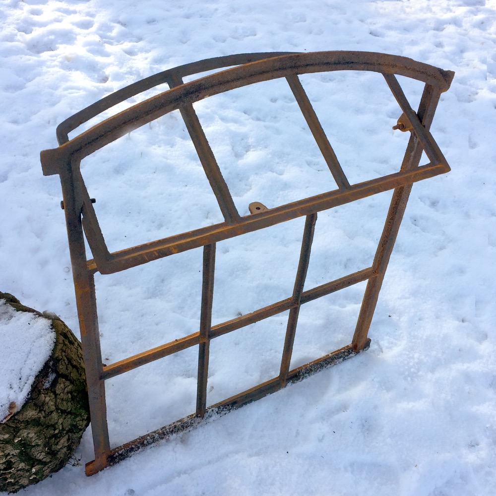 Scheunenfenster zum Öffnen - Eisen Fenster Mauerruine - Eisenfenster Stall