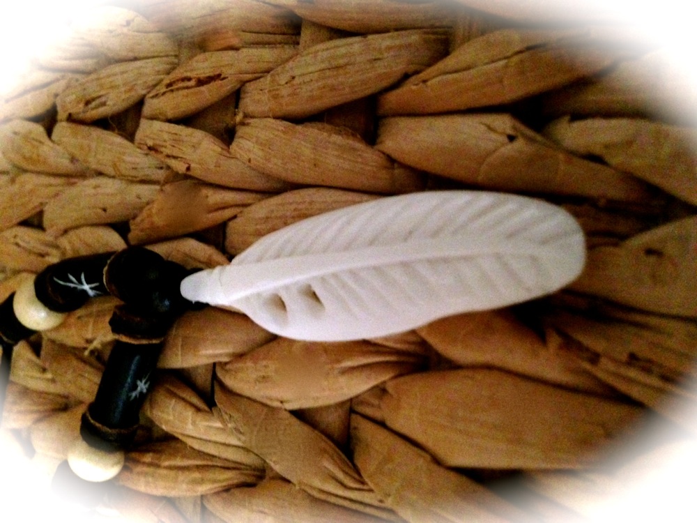 Halskette Feder Schmuck, handgeschnitzter Indianerschmuck Freundschaftskette