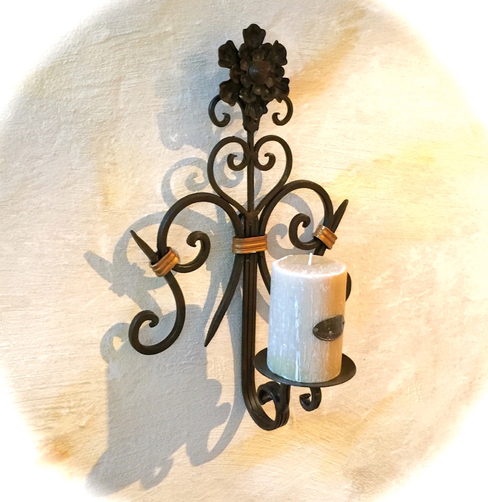 Toller Kerzenhalter Schmiedeeisen im Landhausstil, Wand-Kerzenleuchter mit Kerze