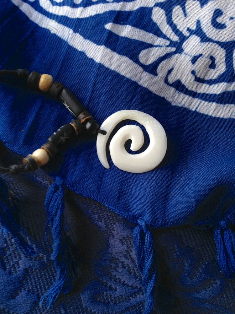 Halskette mit schönem Koru-Anhänger handgeschnitzter Talisman, Maori-Kette