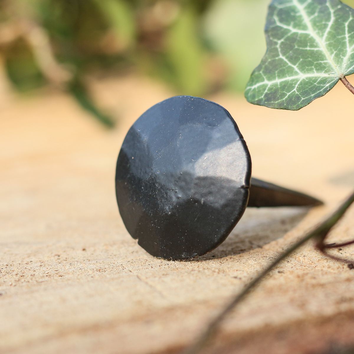 Ziernagel, Möbelnagel antik, pulverbeschichtet, handgeschmiedeter Nagel