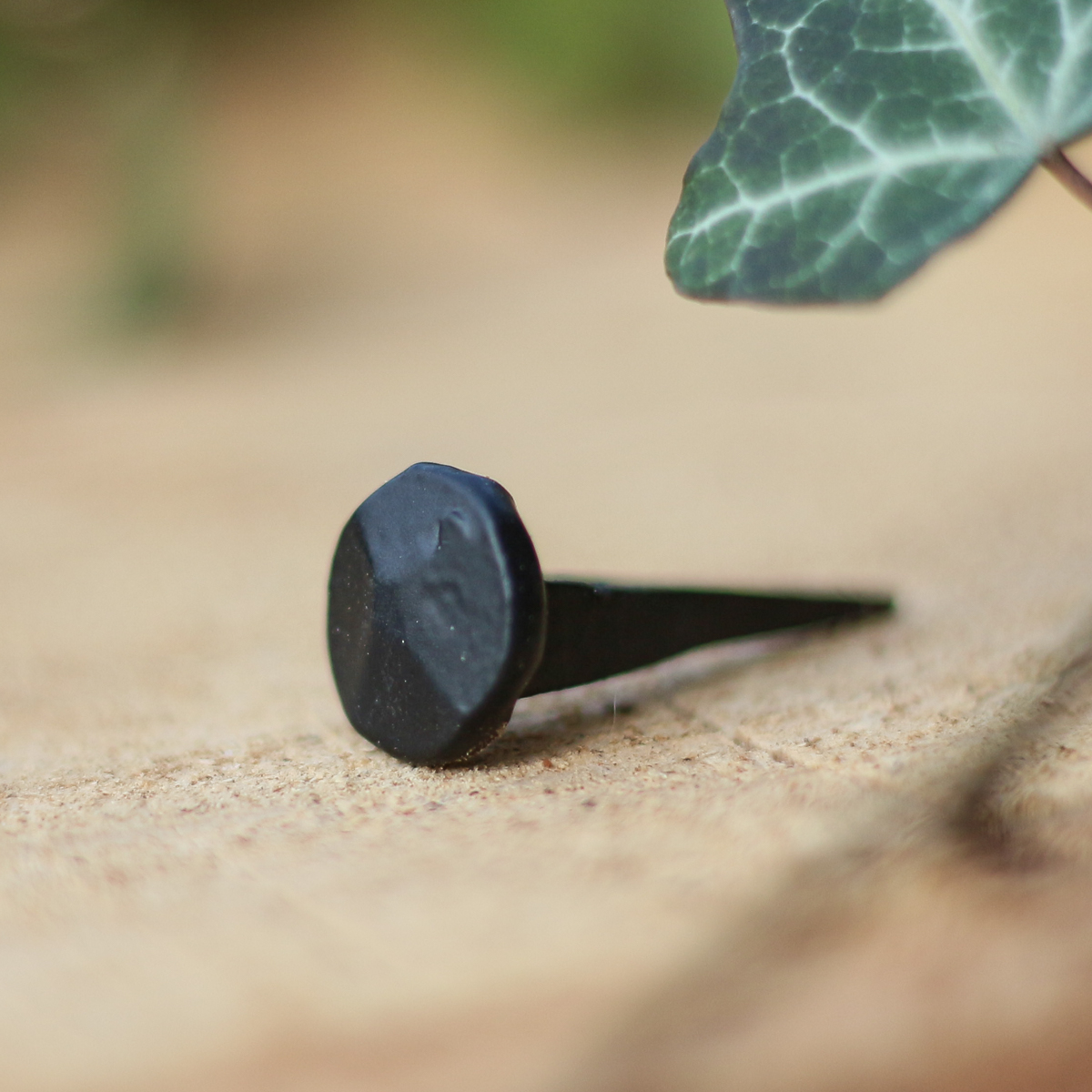 Geschmiedete Nägel Eisennägel - Handgefertigte Möbelnägel aus Schmiedeeisen