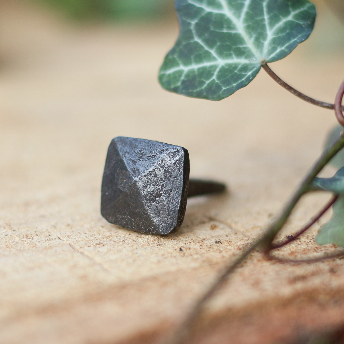 Schmiede Nagel Möbel Ziernagel - Kopf viereckig schwarz 15x15mm