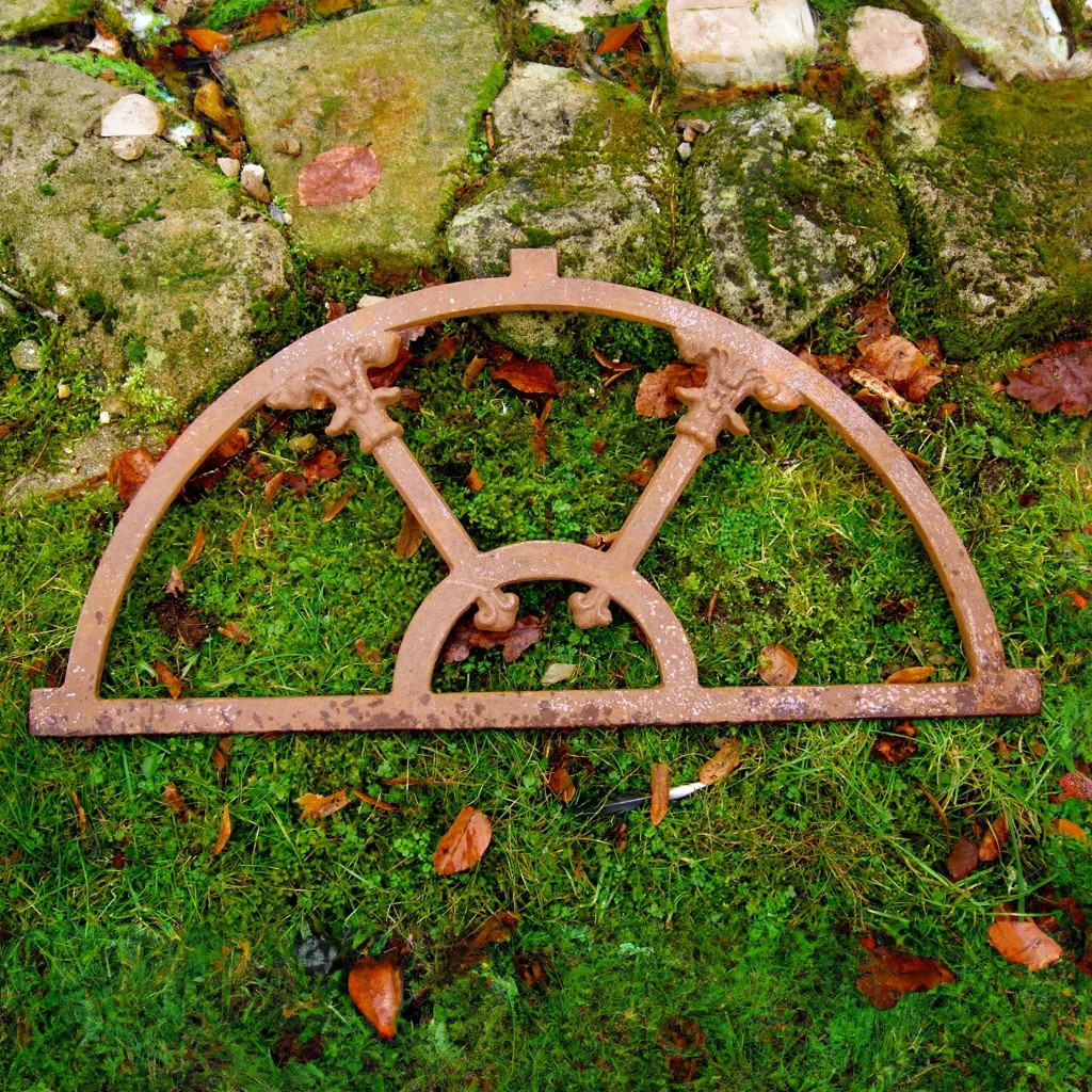 Eisenfenster Gartenmauer, Sprossenfenster, Stallfenster, Fenster Roje medi