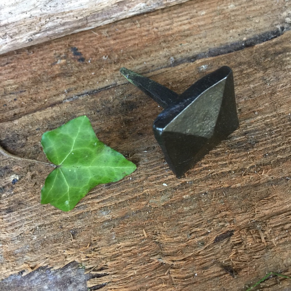 Geschmiedete Nägel Schmiedeeisen Nägel Ziernagel Nagel - viereckiger Kopf 25mm