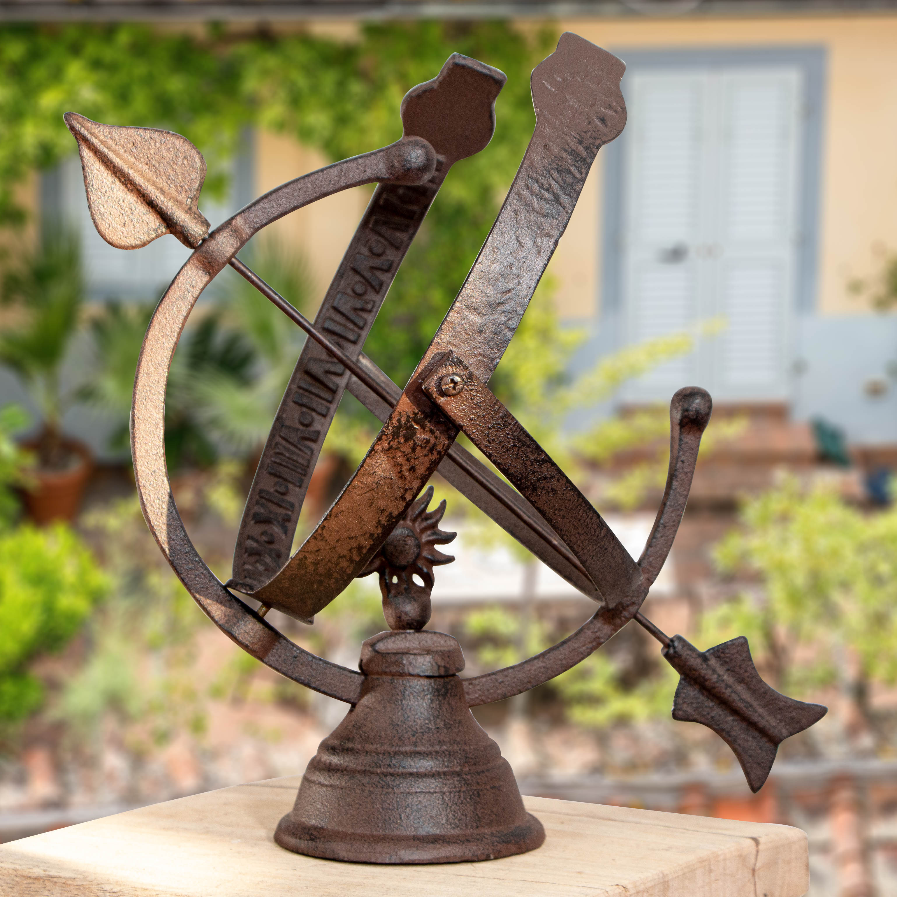 Sonnenuhr aus Eisen, Braun, dekorative Gartenuhr für Terrasse und Garten