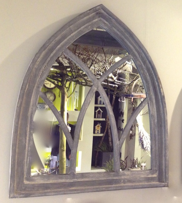 Spiegel als Fenster, Wandspiegel mit Holzrahmen, Spiegel in gothischer Form Grey