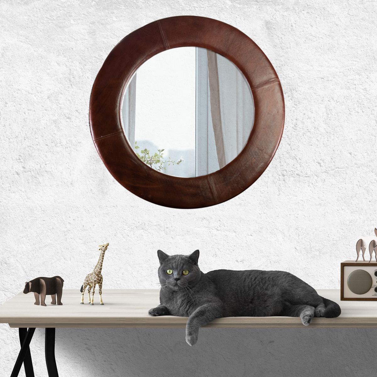 Ein wunderbarer Spiegel mit Rahmen aus Echtem Leder, Rund, Braun