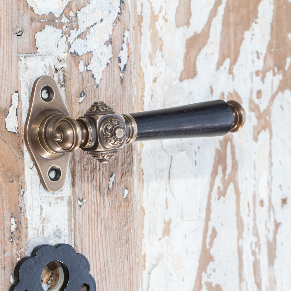 Fenstergriff, Fenster, verziert |Messing patiniert,Bakelit,Schwarz| H6,3xB13,3cm