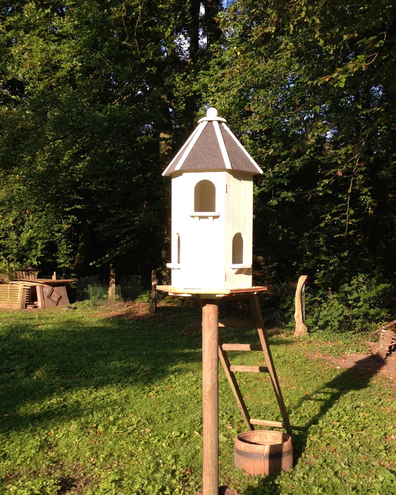 Eleganter Taubenschlag aus stabilen Holz | Sechseckiges Design | H88xB50cm