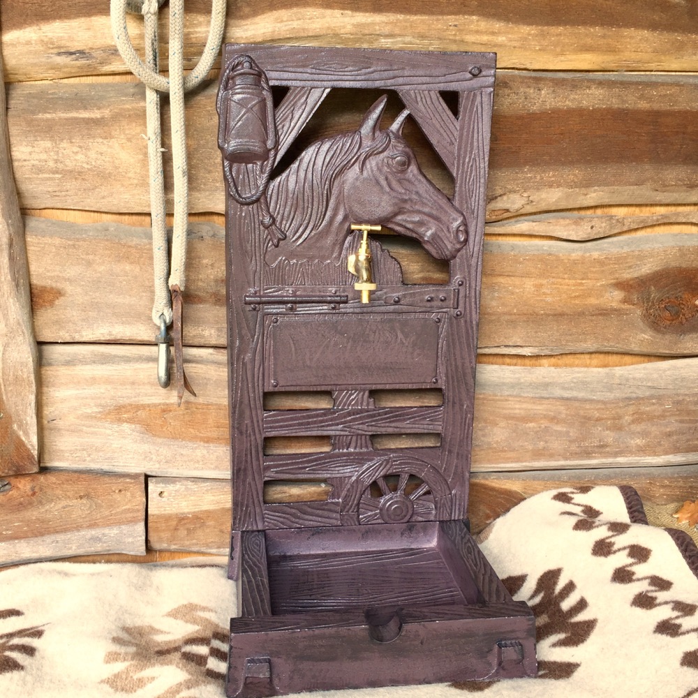 Zapfstelle mit Fläche für Eimer+Beschriftung, Pferdestall, Waschbecken Pferd