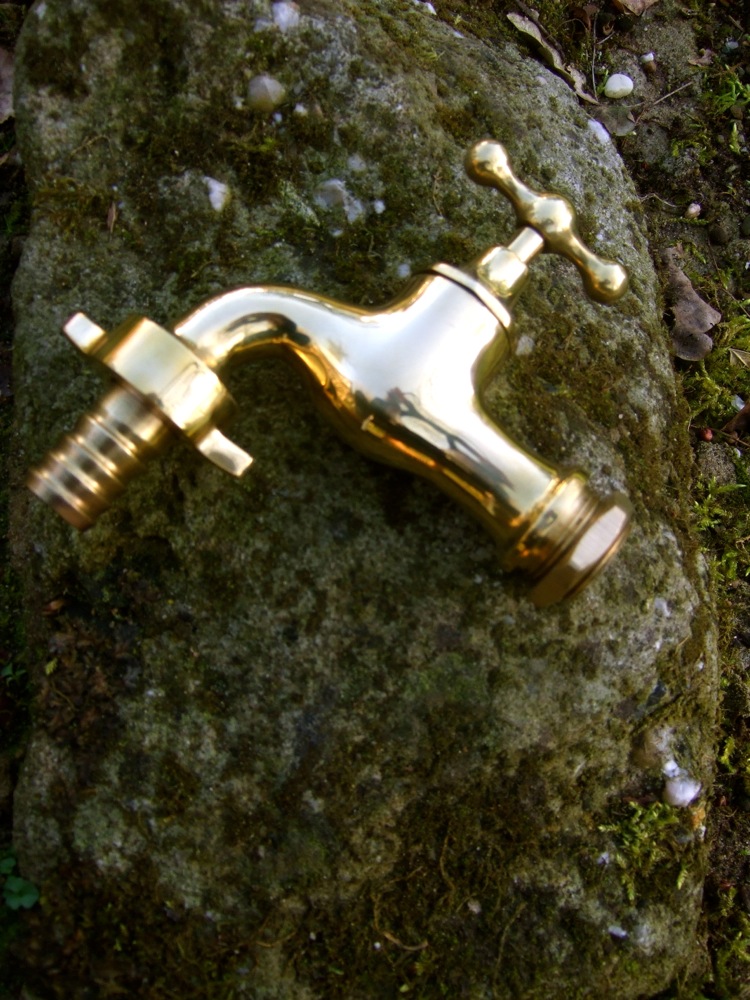 Wasserhahn wie antik, Messing, Wasserspeier, Wasserhahn für Gartenbrunnen