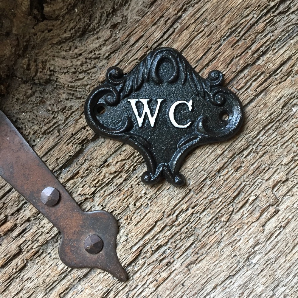 Wegweiser Toilette Türschild WC Schild - Metallschild schwarz zum Aufschrauben