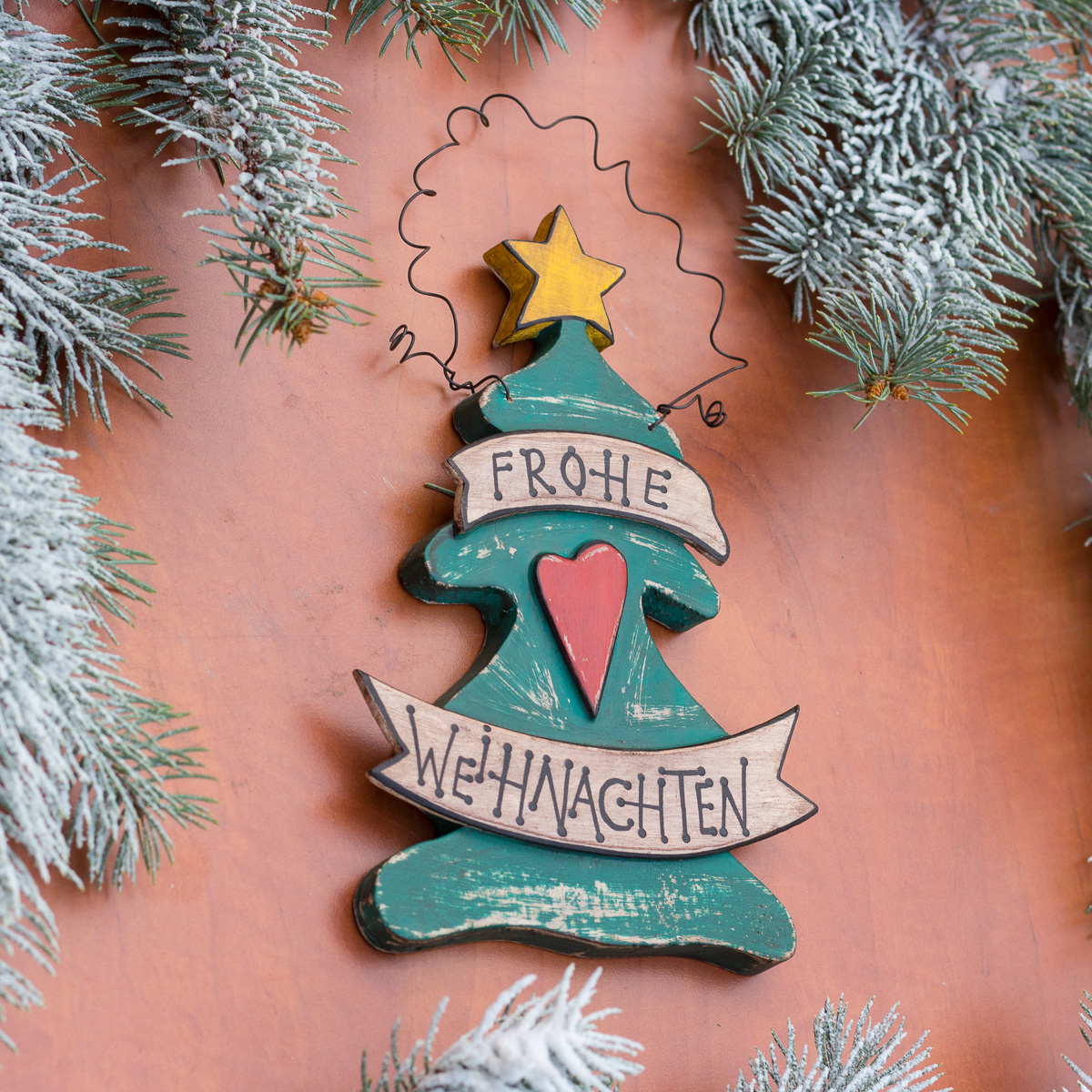 Hübsche Türdekoration, Tannenbaum als Weihnachtsdeko, Fensterdeko aus Holz