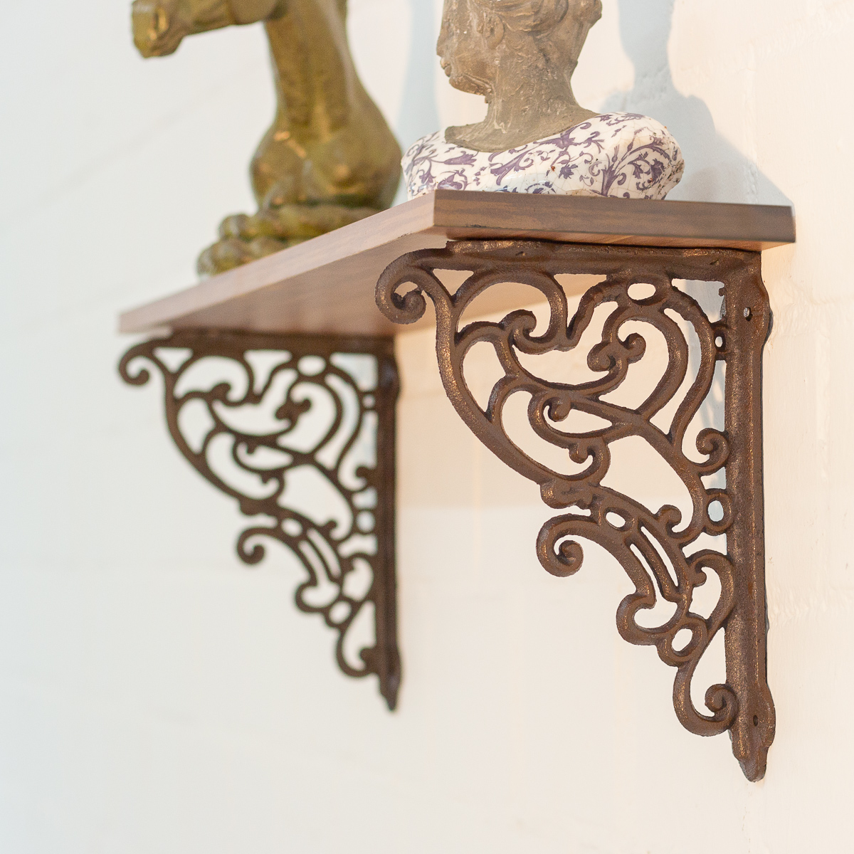 Regal Halter in südländischer Machart, Regalträger für Bücherregal, Regalstützen