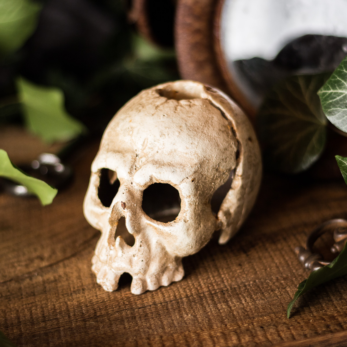 Totenschädel als Kerzenhalter, Kerzenständer als Totenkopf Gothic Metal