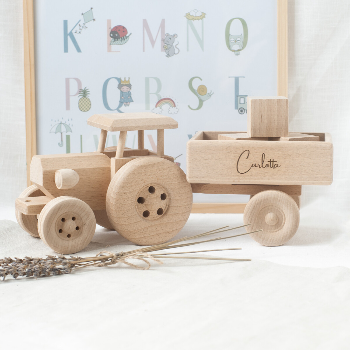 Trecker und Anhänger mit individueller Gravur