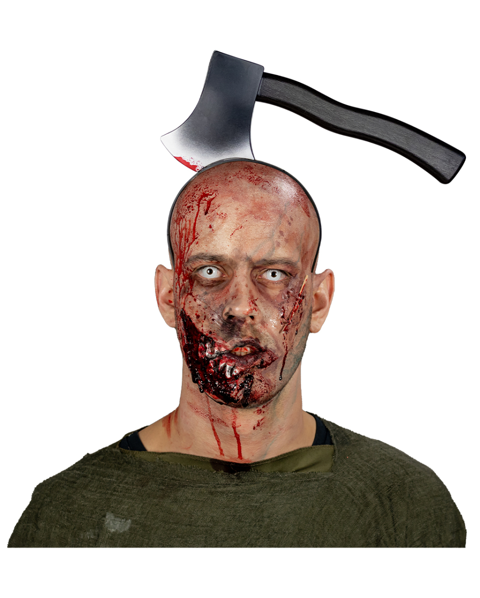 Axt im Kopf als Kostümzubehör
