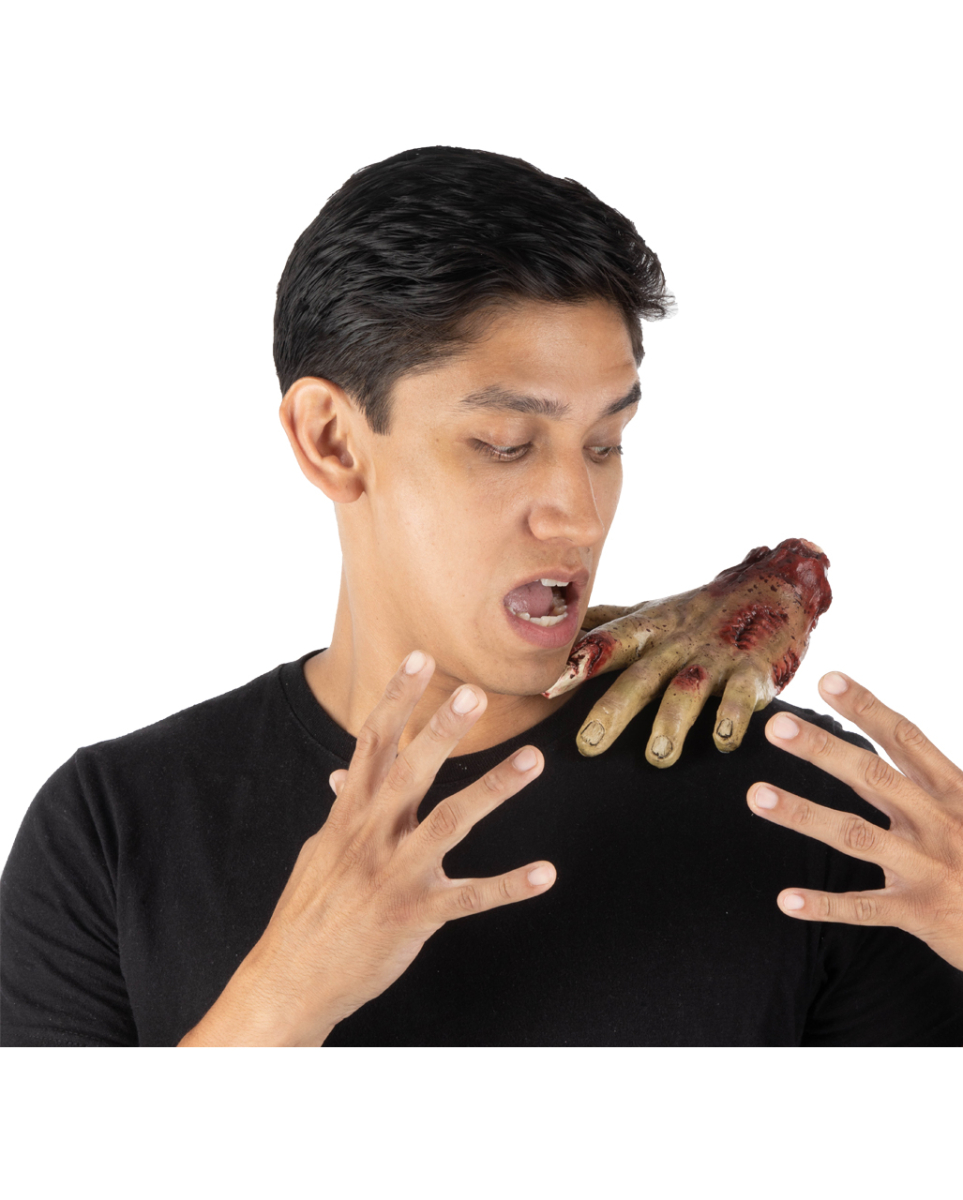 Blutige Zombie Hand als Schulter Buddy