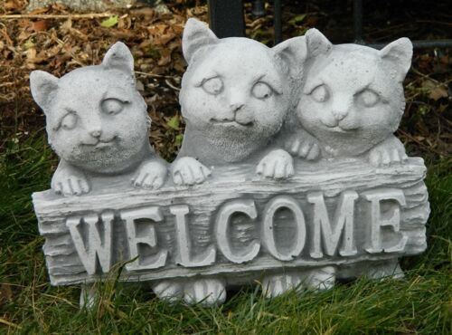 Beton Figur 3 Katzen klein mit Schild ' Welcome ' H 20 cm Dekofigur und Gartenfigur