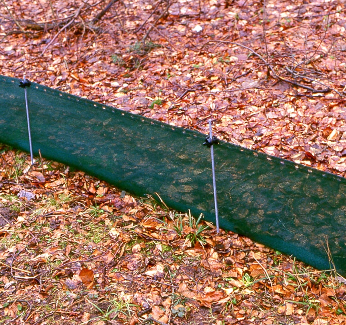 Naturschutzprodukt Amphibienschutzzaun Länge 100 m aus Kunststoffgewebe inkl. Zubehör