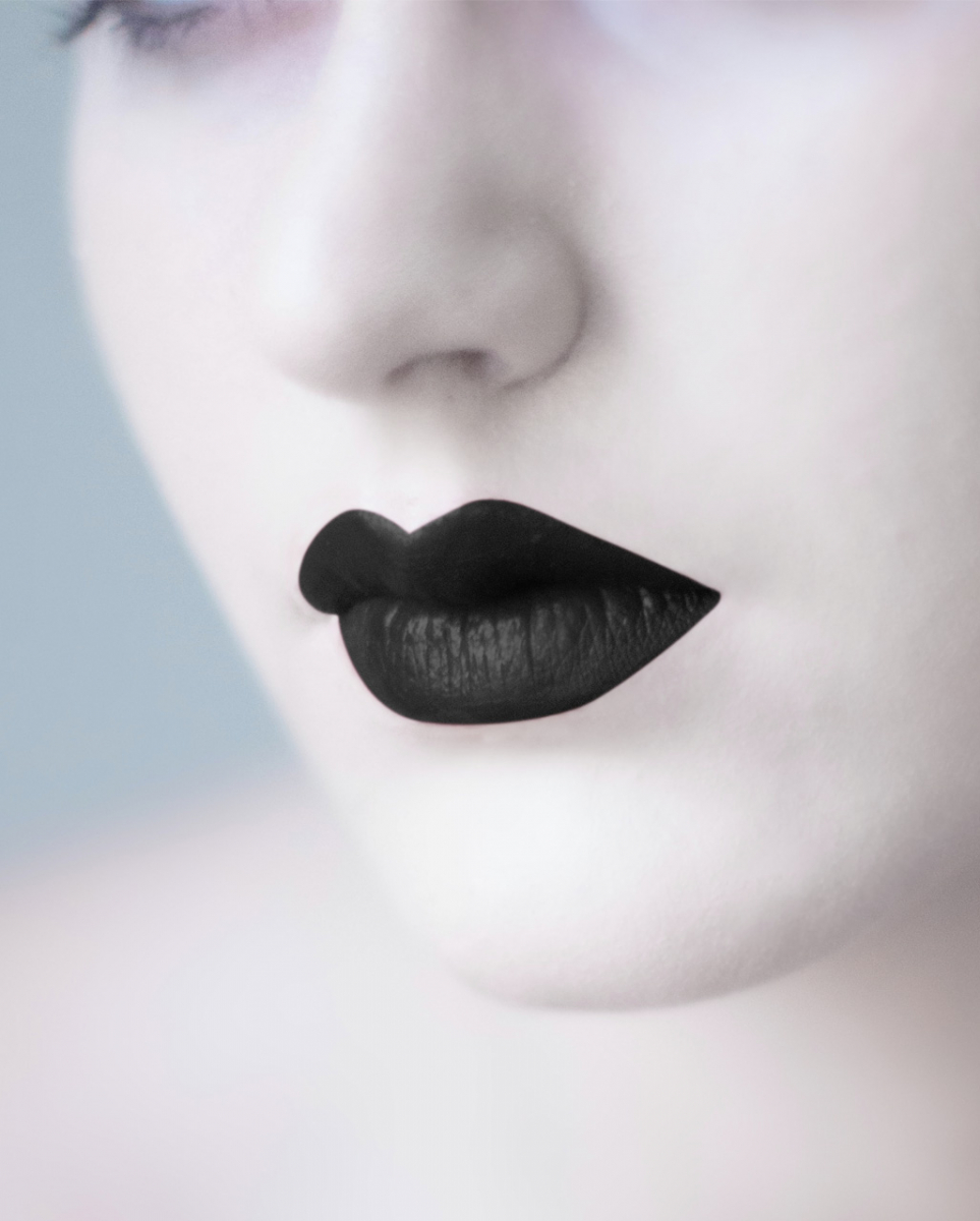 Schwarzer Lippenstift