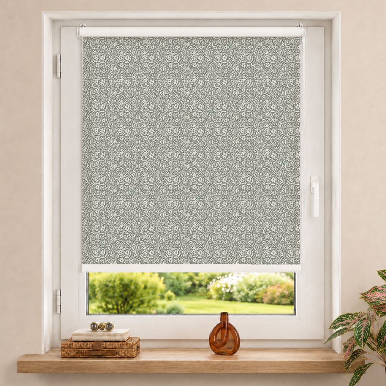 Rollo Zartes Blumenmuster auf Salbeigrün