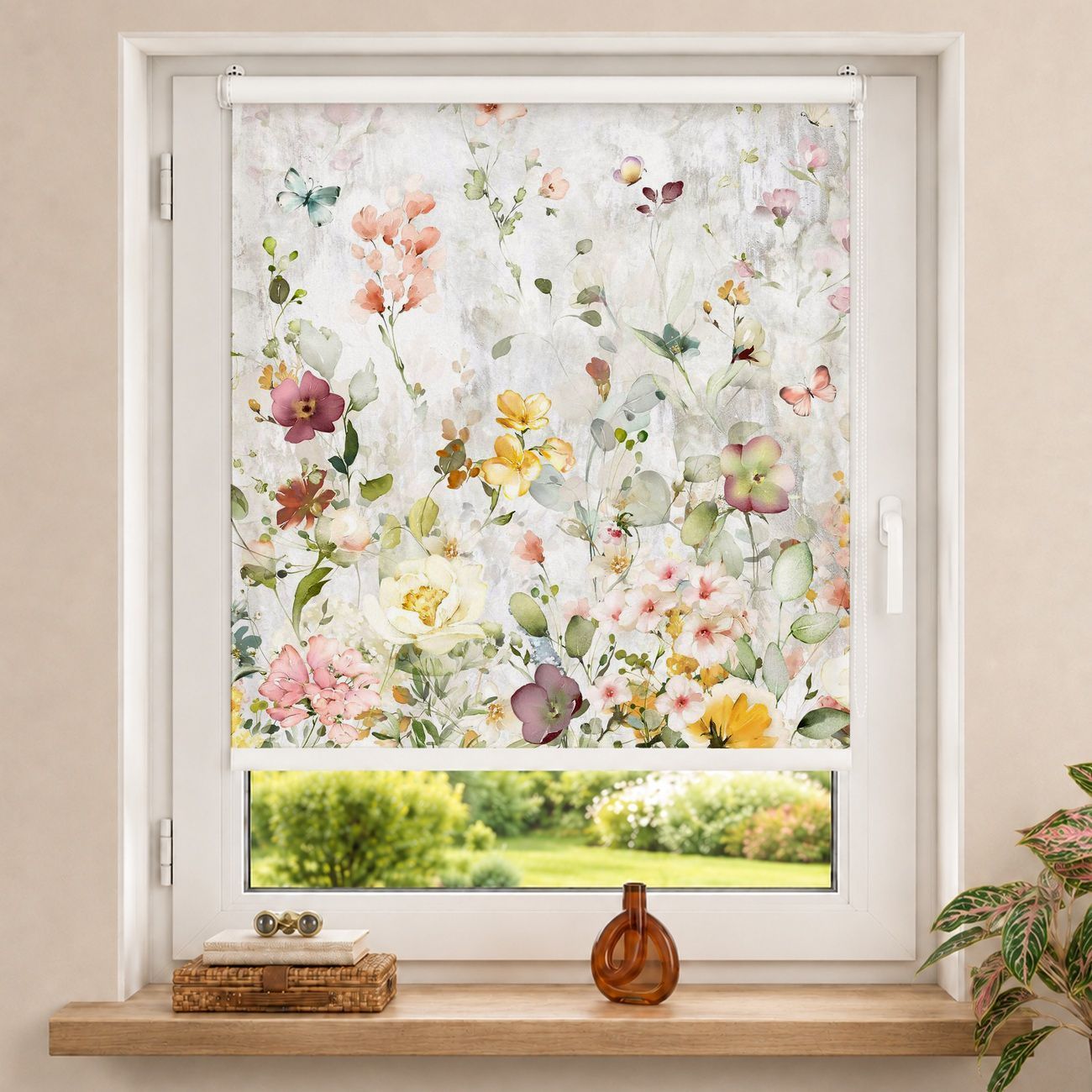 Rollo Aquarell Blüten auf weißer Shabby Betonwand