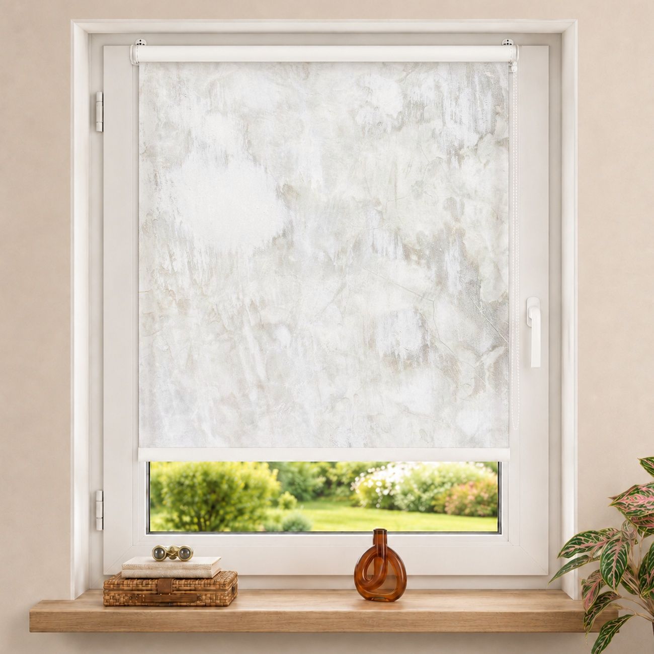 Rollo Weiße Shabby Betonwand gestrichen